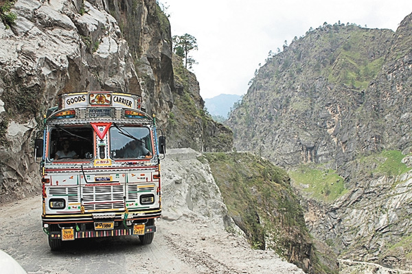 アイスロード・トラッカーズ ~ヒマラヤの断崖絶壁を走れ!~