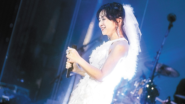 斉藤由貴Ｘｍａｓｌｉｖｅ　２０２５～４０ｔｈ　Ａｎｎｉｖｅｒｓａｒｙ～