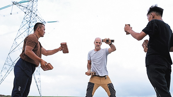 エド・スタフォードが挑む！世界の通過儀礼