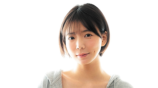 辰巳シーナ 黒い花嫁は、静寂を纏って佇む