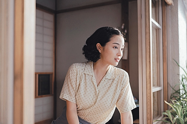 （映）遠い山なみの光